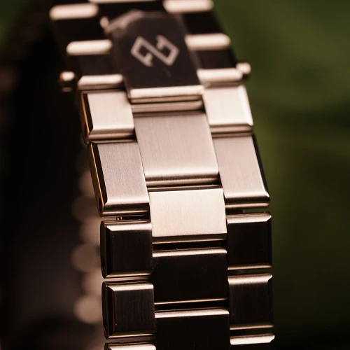 Чоловічий годинник FORMEX ESSENCE AUTOMATIC COSC "GREEN" 43MM 0330.1.6300.100 купити за ціною 85900 грн на сайті - THEWATCH