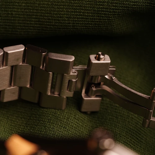 Чоловічий годинник FORMEX ESSENCE AUTOMATIC COSC "GREEN" 43MM 0330.1.6300.100 купити за ціною 85900 грн на сайті - THEWATCH