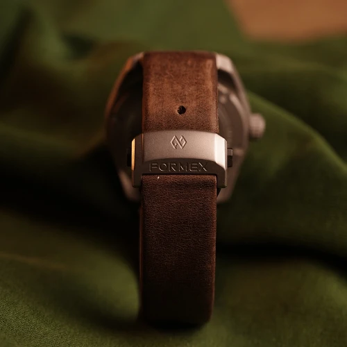 Чоловічий годинник FORMEX FIELD AUTOMATIC "ASH GREY" 40MM 0660.1.6543.722 купити за ціною 52300 грн на сайті - THEWATCH