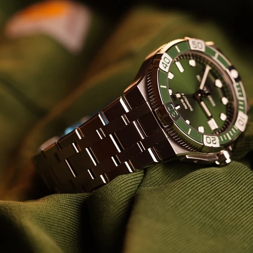 Чоловічий годинник MAURICE LACROIX AIKON VENTURER 38MM AI6057-SSL52-630-1 купити за ціною 131120 грн на сайті - THEWATCH