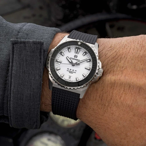 Чоловічий годинник FORMEX REEF AUTOMATIC COSC 39,5MM 2201.1.6312.910 купити за ціною 102800 грн на сайті - THEWATCH